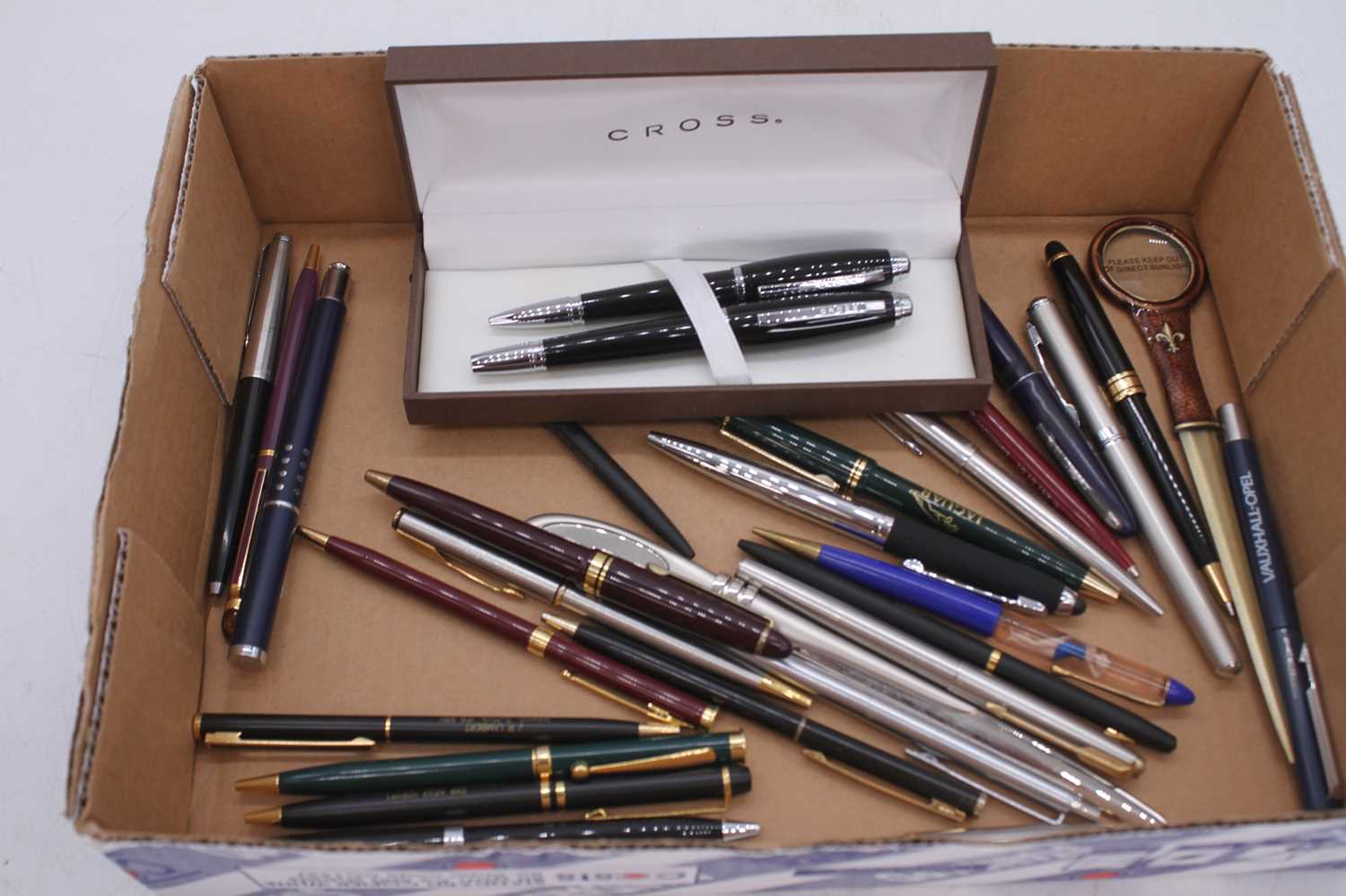 Lot 532 - A cased Cross Dubai fountain pen and ballpoint...