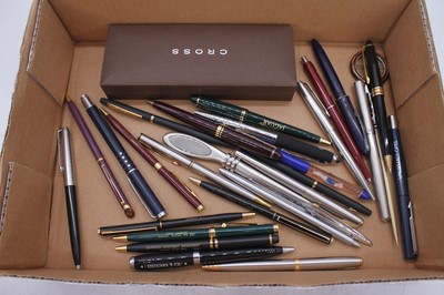 Lot 532 - A cased Cross Dubai fountain pen and ballpoint...