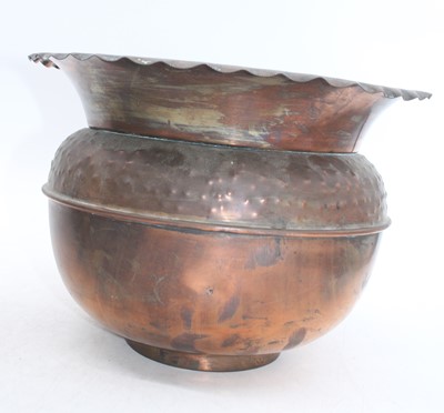Lot 138 - An early 20th century copper jardiniere, h.21cm