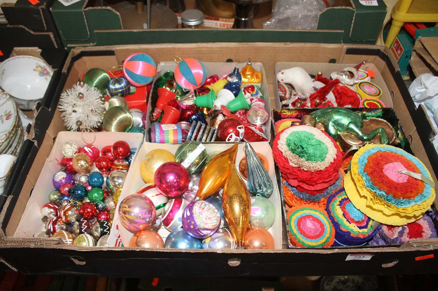 Lot 723 - A collection of vintage Christmas decorations
