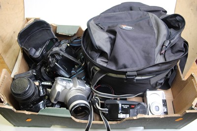 Lot 341 - Nine cameras, to include a Minolta Dynax 5xi...
