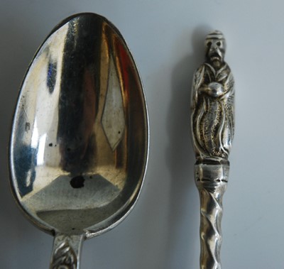 Lot 2164 - A set of eleven George V silver apostle spoons...