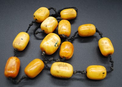 Lot 2653 - A butterscotch amber necklace, comprising...