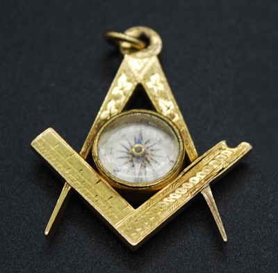 Lot 2666 - A yellow metal Masonic compass pendant, having...