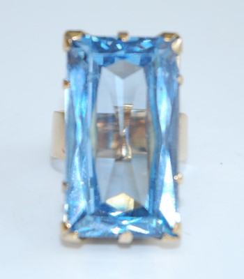 Lot 2730 - A yellow metal blue topaz dress ring,...