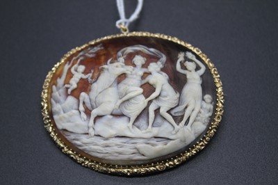 Lot 2765 - A circa 1900 carved shell cameo brooch...