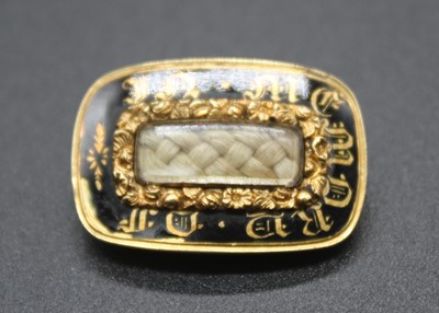 Lot 2797 - A George III yellow metal and black enamel...