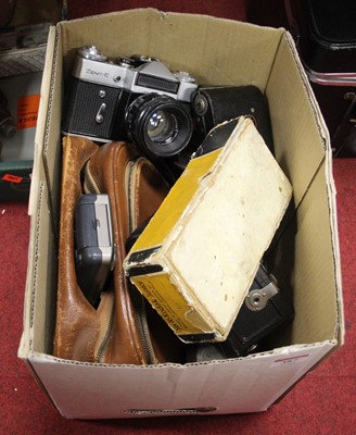 Lot 387 - A collection of cameras, to include a Zenit-E...