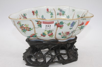 Lot 252 - A 19th century Chinese Canton porcelain leaf...