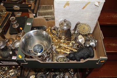 Lot 299 - A collection of metalware, to include a silver...