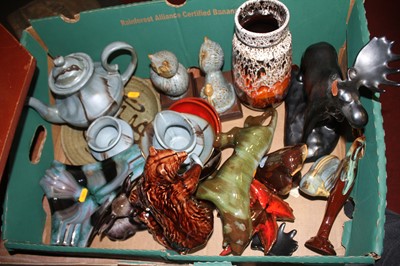 Lot 80 - A box of miscellaneous items, to include Blue...