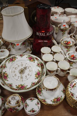 Lot 160 - An extensive collection of Royal Albert...