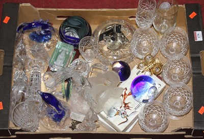 Lot 179 - A box of miscellaneous items, to include a...