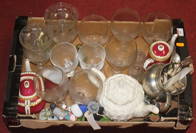 Lot 199 - A box of miscellaneous items, to include Spode...