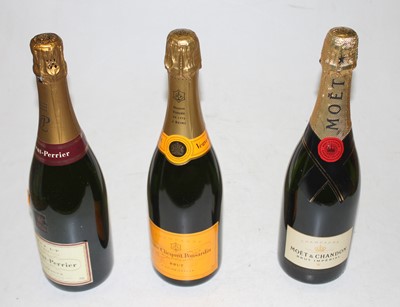 Lot 1213 - A collection of non-vintage champagne, to...