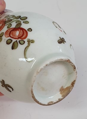 Lot 2042 - A circa 1780 Lowestoft porcelain sparrowbeak...