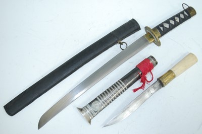 Lot 94 - A Wazikashi type short sword, having a 34.5cm...