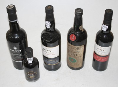 Lot 1334 - Assorted non-vintage ports, to include Warre's...