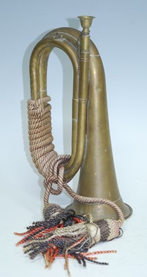 Lot 193 - An early 20th century brass bugle, 29cm