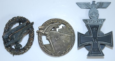 Lot 225 - A German Luftwaffe Parachutist Badge...