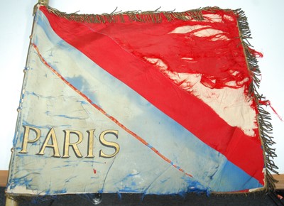 Lot 177 - An early 20th century French silk flag on a...