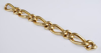 Lot 2211 - A contemporary yellow metal heavy chain link...