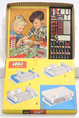 Lot 1763 - A Lego Original No. 307 Car Show Garage,...