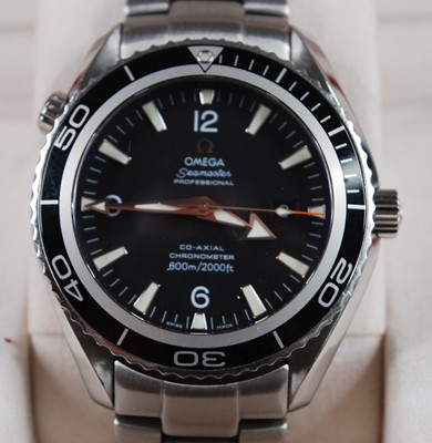 Lot 2319 - A gent's Omega Seamaster Professional Planet...