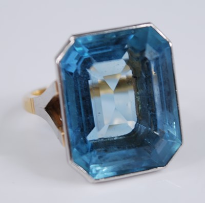 Lot 2273 - A yellow and white metal aquamarine single...