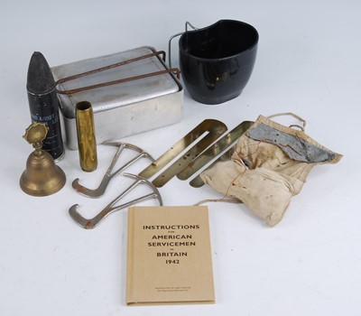 Lot 321 - A small collection of miscellaneous items to...