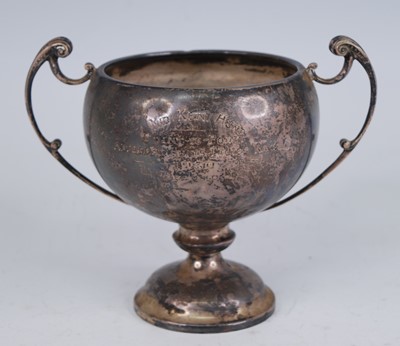 Lot 381 - A George V silver trophy cup, having a...