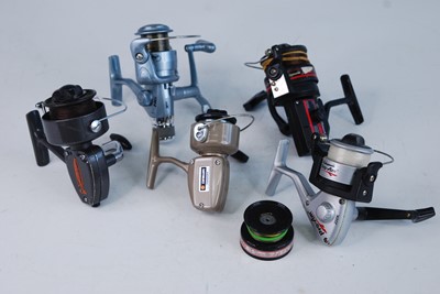 Lot 401 - A Daiwa 7200H fixed spool reel, together with...