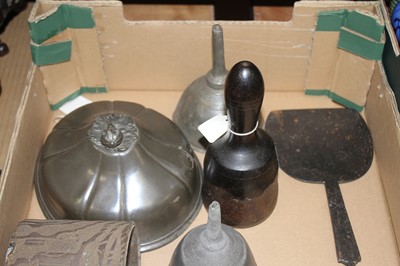 Lot 77 - A collection of miscellaneous items to include...