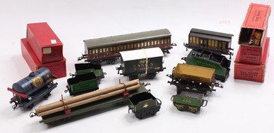Lot 182 - Various items of Hornby 0-gauge rolling stock:...