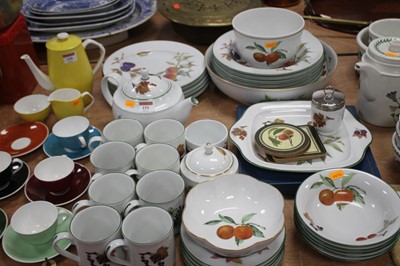 Lot 151 - A collection of Royal Worcester Evesham and...