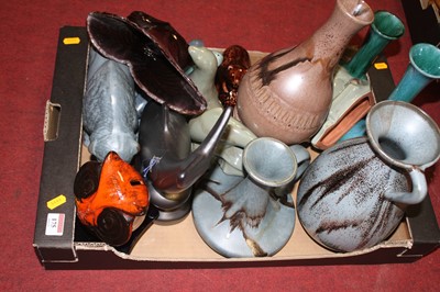 Lot 175 - A collection of ceramics to include Blue...