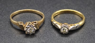 Lot 394 - An 18ct gold, diamond and platinum solitaire...