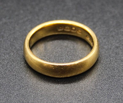 Lot 400 - A 22ct gold wedding band, sponsor W.W. Ltd,...