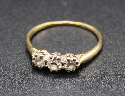 Lot 414 - An 18ct gold diamond three stone ring, total...