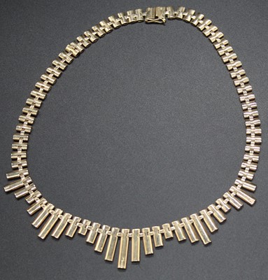 Lot 438 - A modern 9ct gold fringe necklace, 24.2g, 40cm