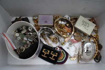 Lot 378 - A small collection of miscellaneous items to...