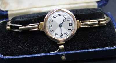 Lot 495 - A lady's vintage 9ct gold cased wristwatch,...