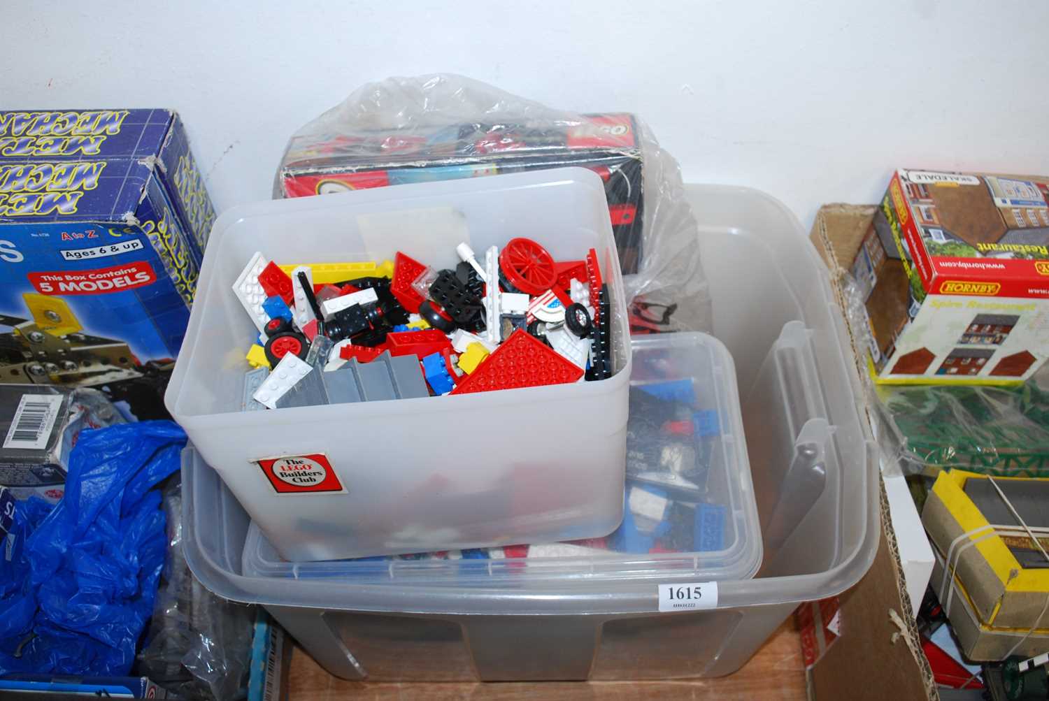 Lot 1615 - A collection of vintage Lego, mainly loose