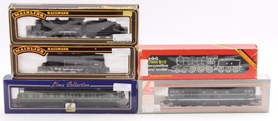 Lot 285 - A collection of five various boxed Lima Hornby...