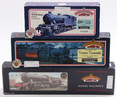 Lot 283 - A Bachmann 00 gauge boxed locomotive group to...