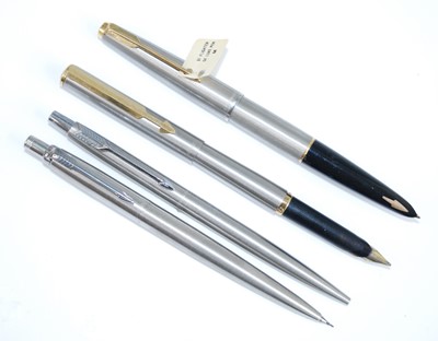 Lot 287 - A cased Parker 61 Flighter Deluxe fountain pen,...