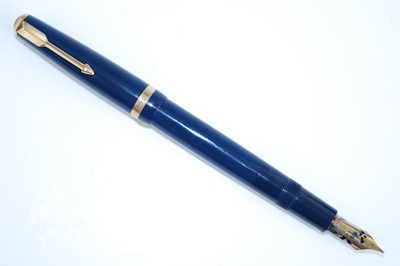 Lot 286 - A cased Parker Duofold Maxima fountain pen, in...