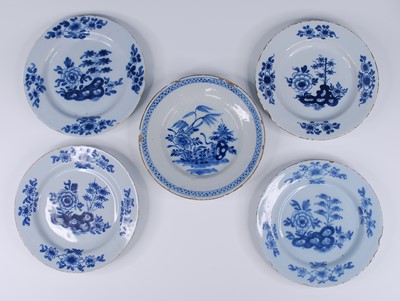 Lot 2098 - A matched set of five English blue and white...