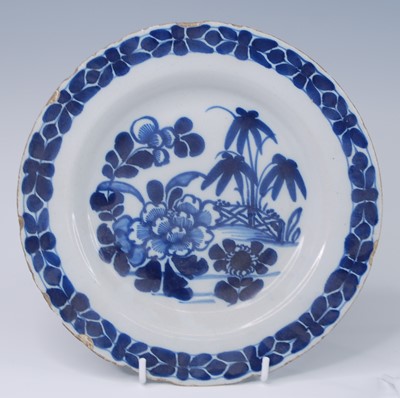 Lot 2071 - A pair of English blue and white delftware...
