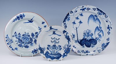 Lot 2102 - An English blue and white delftware charger,...